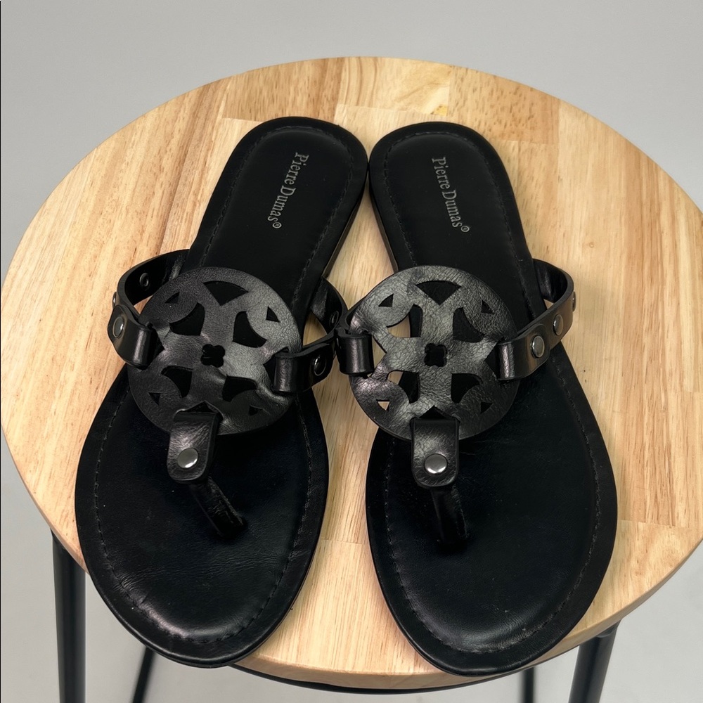 Pierre Dumas Women's chic Stylish Black Cutout Dressy Flip Flop Sandals Size 9